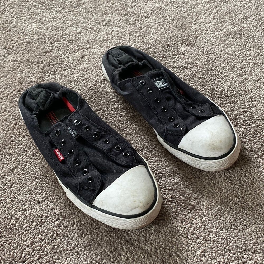 Levis Shoes SIZE 8.5